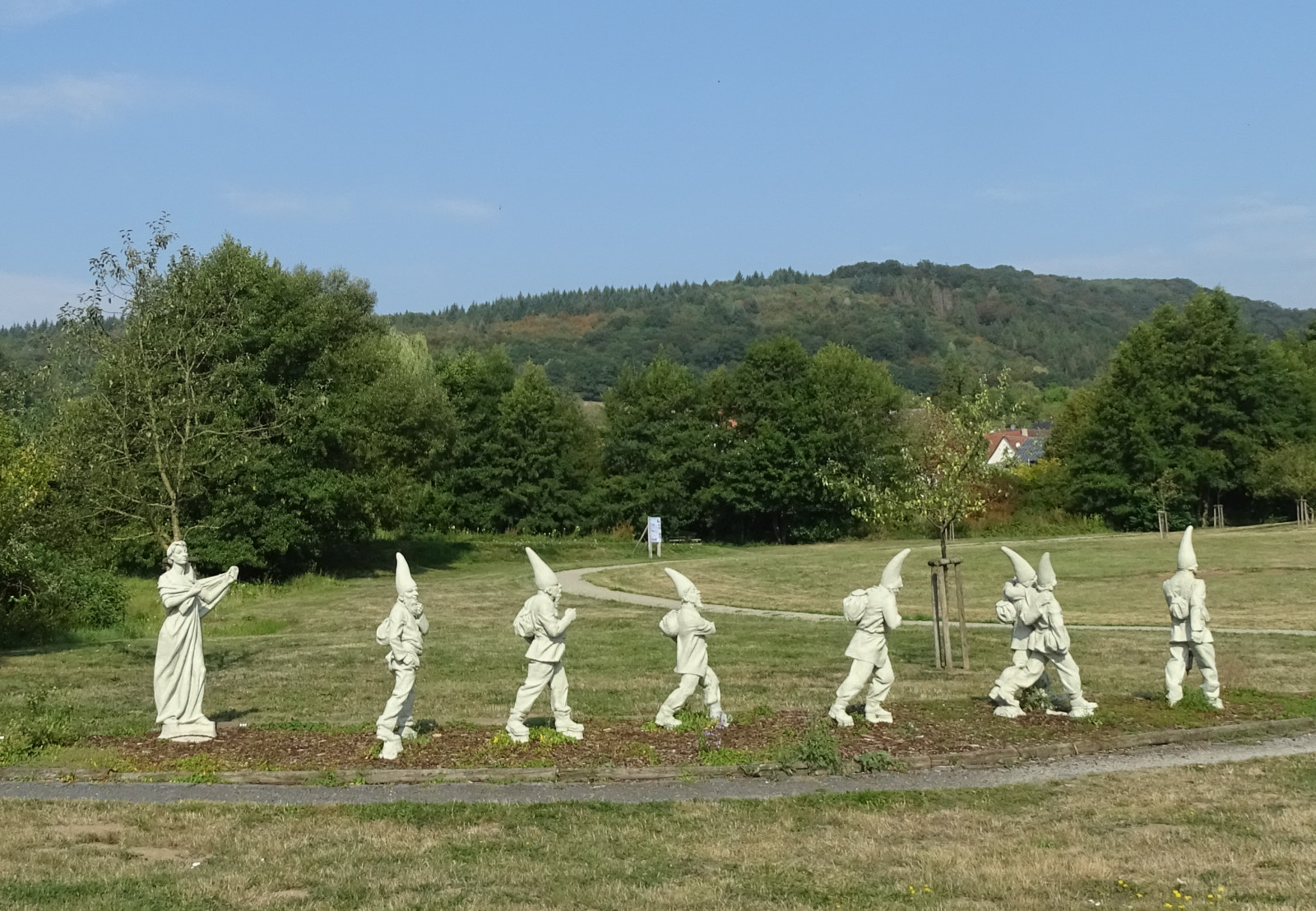 D-34537 Rundwanderwege im Schneewittchendorf Bergfreiheit – Pedestrial